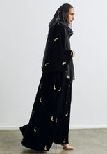 Load image into Gallery viewer, Velvet Black Abaya & Shayla in Khanjar style
