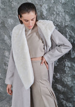 Load image into Gallery viewer, farwa Coat